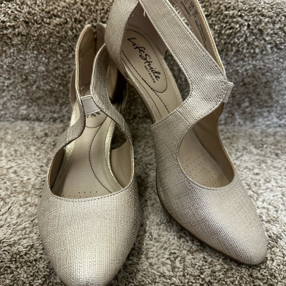 Life Stride Women's Champaign Heels zipper on heel size 8.5 wide new